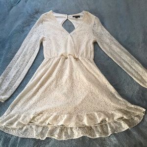 White BoHo dress with lace sleeves